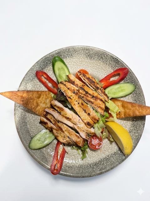 Izgara Tavuk Salatası